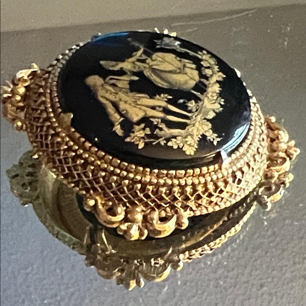 Vintage Signed FLORENZA Goldtone Gold FRAGONARD Scene Miniature Pin Brooch - Picture 2 of 8
